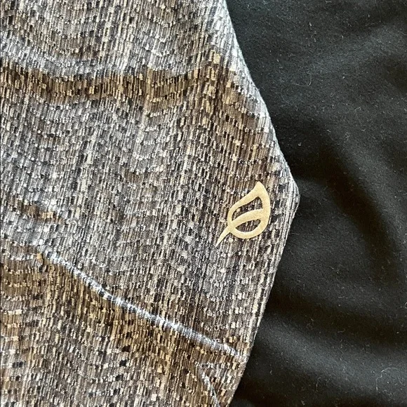 P'tula Gray Textured Leggings - Picture 2 of 4